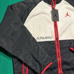 🔥 Stay Warm in Style with Men’s Polartec Air Jordan Jackets at Gargies Vault! 🔥